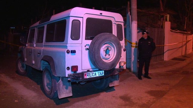 KRIM I RENDE NE FAMILJE BABAI VRET ME THIKE NJEREN VAJZE DHE PLAGOS RENDE TJETREN LAJM