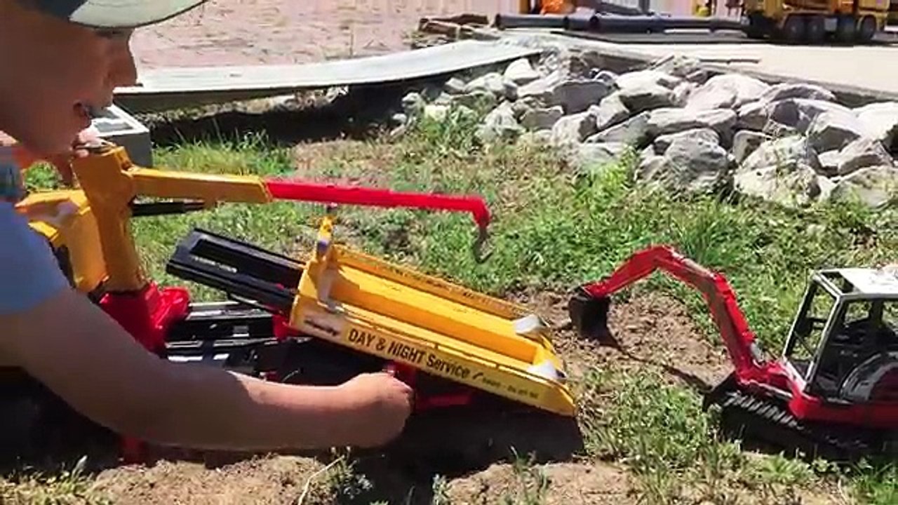 BRUDER TOYs meet PEG PEREGO JOHN DEERE Ground FORCE by Jack(3)