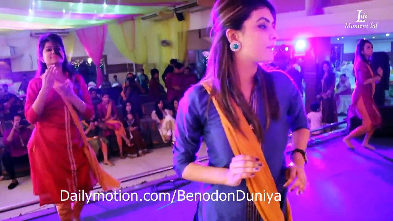 Bangladeshi Beautiful Girls Wedding Dancing