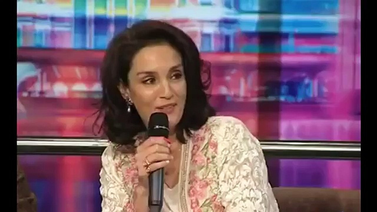 Mahira Khan cute and sexy dance in Live Pakistani Show
