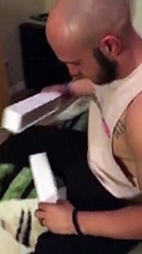 Verdiği Sürpriz Hediye İle Doğum Gününde Eşini Ağlattı.. Yok