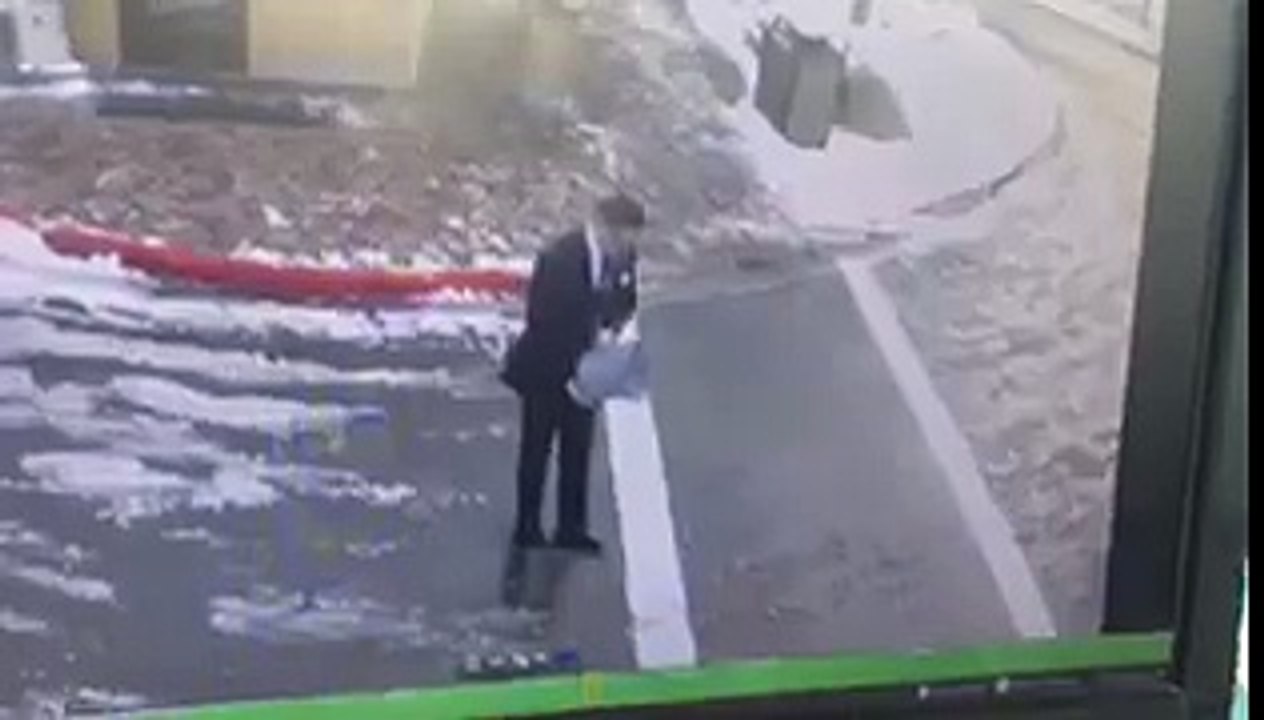 Régis le mormon verse du sel sur du verglas