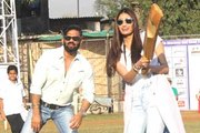 Athiya and Sunil Shetty play cricket against each other