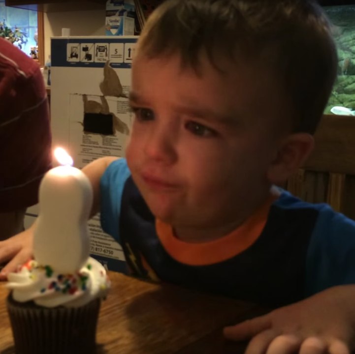 Une bougie d’anniversaire difficile à éteindre