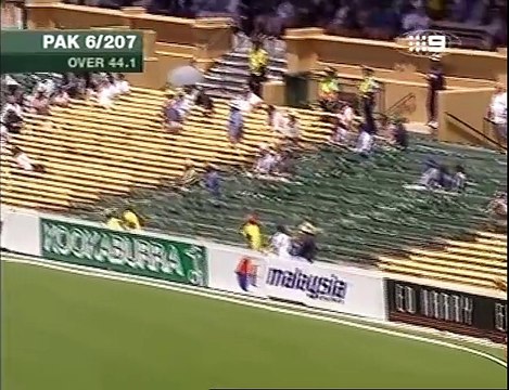 -RARE- Abdul Razzaq GREATEST SIXES 89- vs Australia A 2004_05