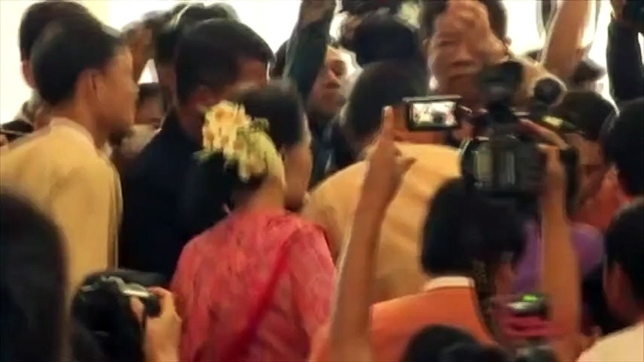 En Birmanie, le parti d'Aung San Suu Kyi prend le pouvoir au Parlement