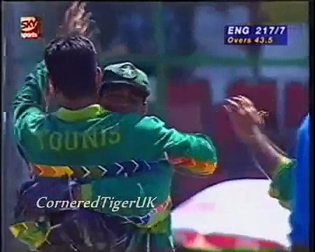 Classic Waqar Younis Stunning Bowling 1996 World Cup(1)