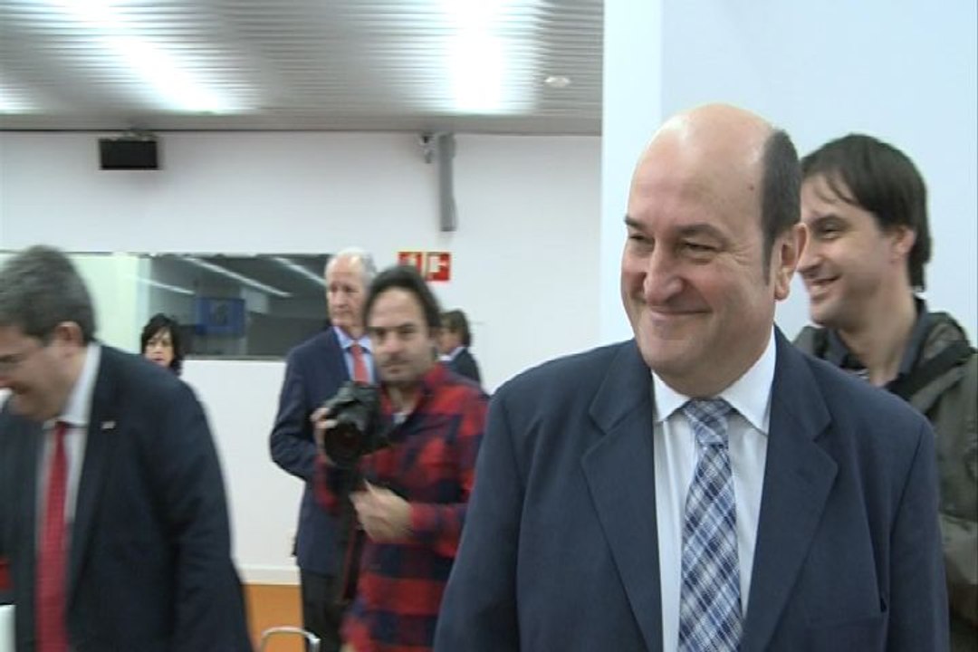 PNV pide respeto para Rajoy y Sánchez