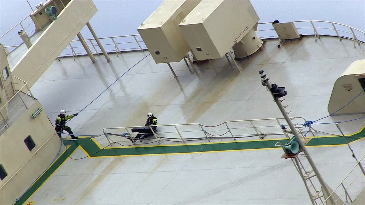 La vidéo tournée par la Marine Nationale de la prise de remorque ce lundi matin