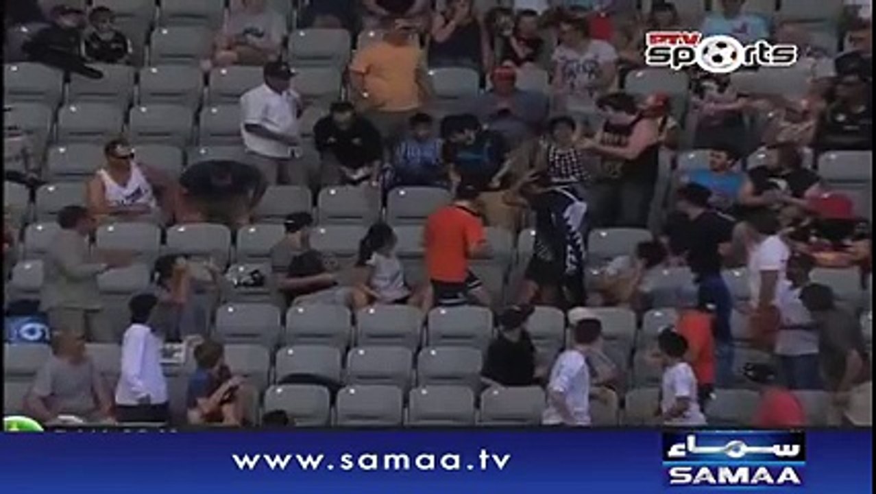 Hafeez hitting six