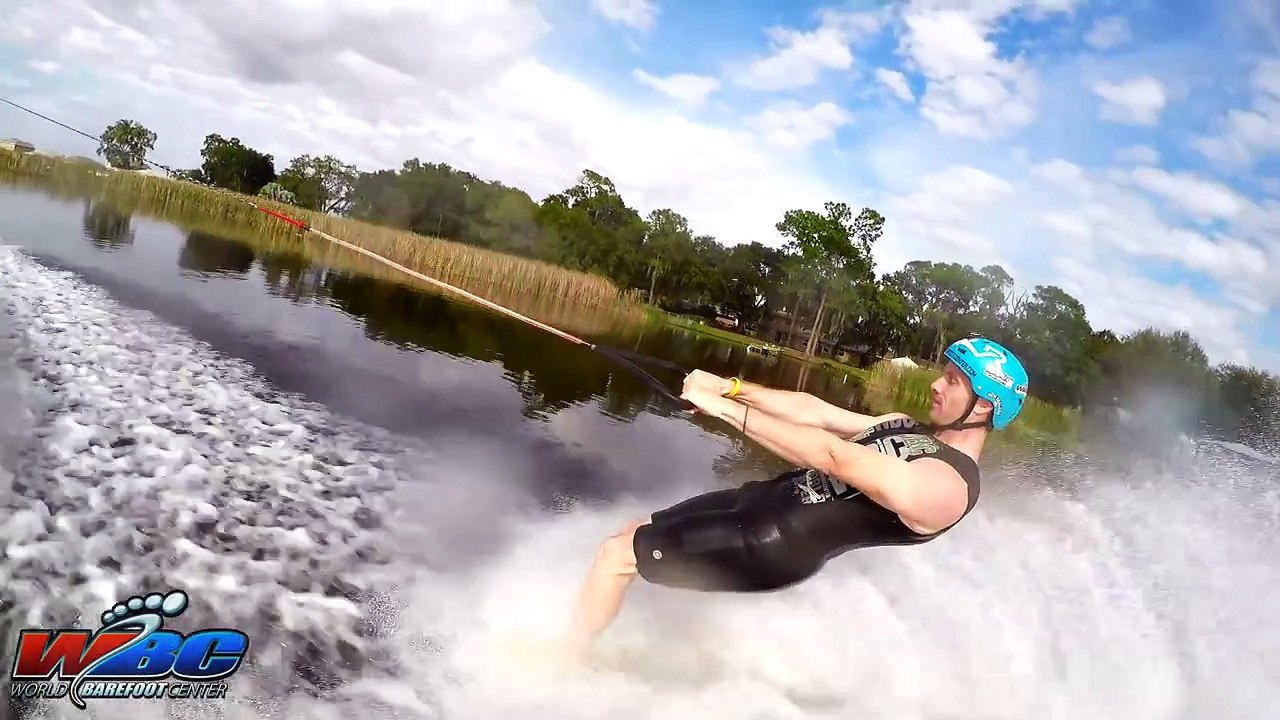 Compilation des pires chutes de gens qui font du ski nautique pieds nus !