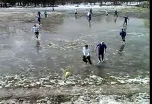 Водный футбол на яме