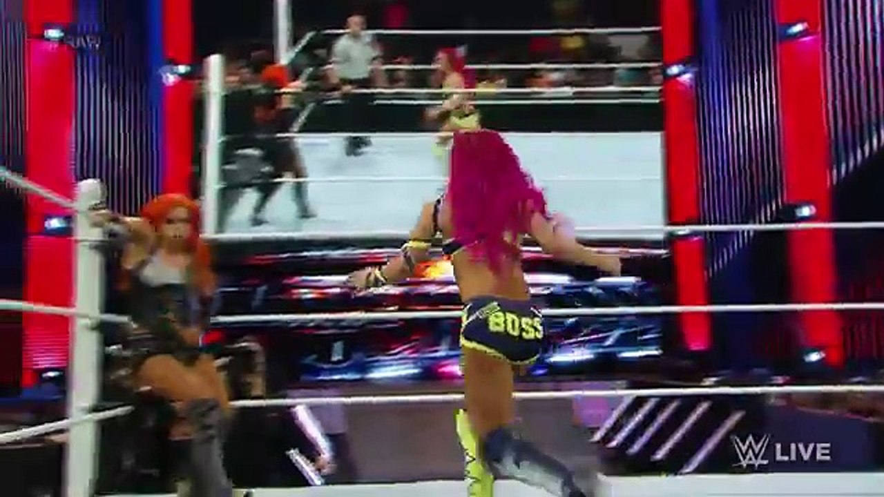 Becky Lynch vs. Sasha Banks: Raw, February 1, 2016