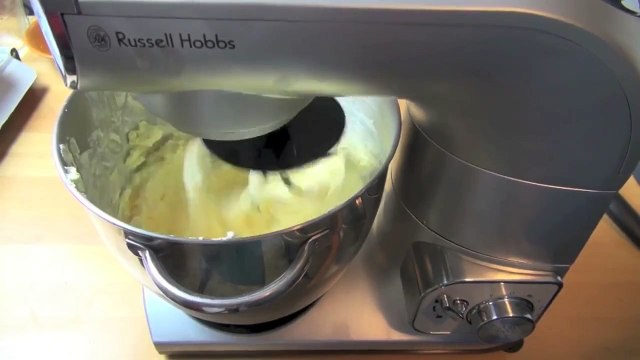 Astuce pour préparer avec seulement 3 ingrédients un dessert qui vous mettra l'eau à la bouche. Délicieux !