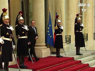 Cuba: le président Raul Castro accueilli avec les honneurs à Paris