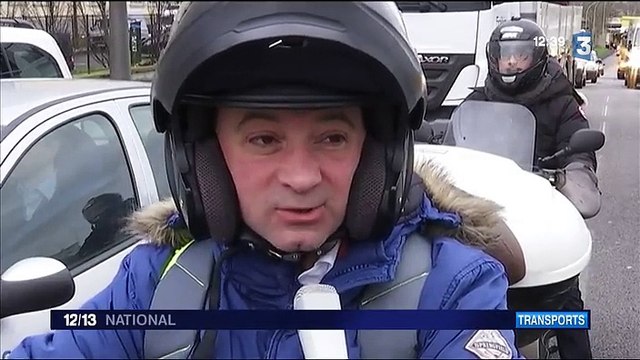 Les deux-roues peuvent circuler entre deux files dans 11 départements