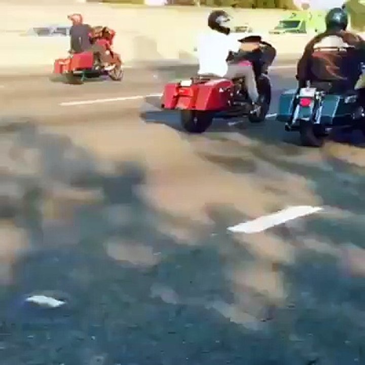 Wheeling en Harley ... et en duo !