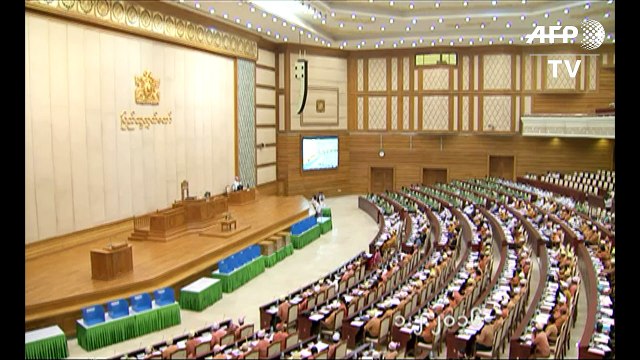 تسلم انصار اونغ سان سو تشي مقاعدهم في البرلمان البورمي