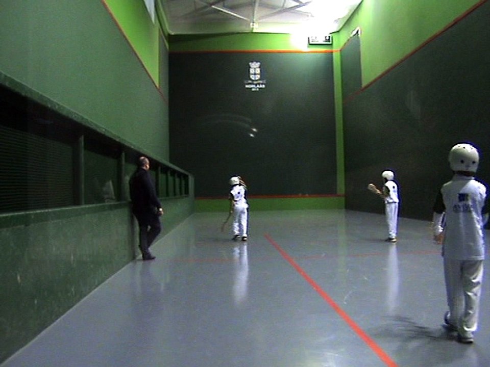 Championnat de France paleta cuir trinquet poussin janvier 2016 à Morlaas 1/5