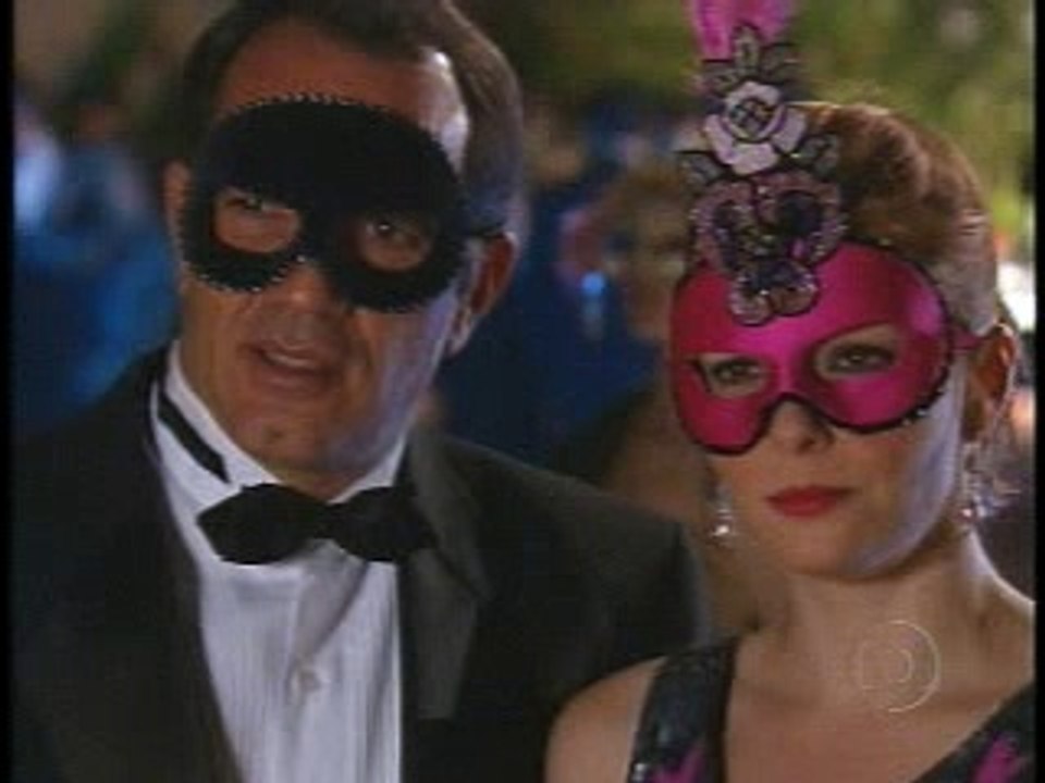 Beleza Pura - Sônia (Cena 261): Tomás chega a festa