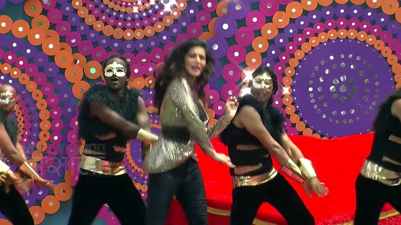 Sunny Leone Turns A HOT Nurse To Gym Instructor