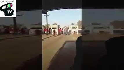 شباب بن قردان يتصدون لمسلحين ليبيين بالحجارة في معبر راس جدير