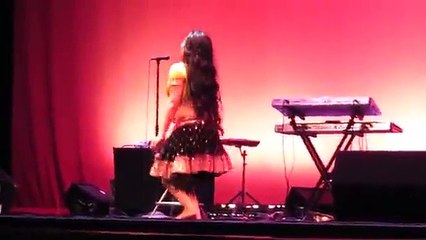 Extreme Vulgar Dance of Actress Meera in California University