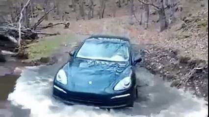 Son Model Porsche ile Nehirden Geçmeye Çalışmak Yok Böyle Bi