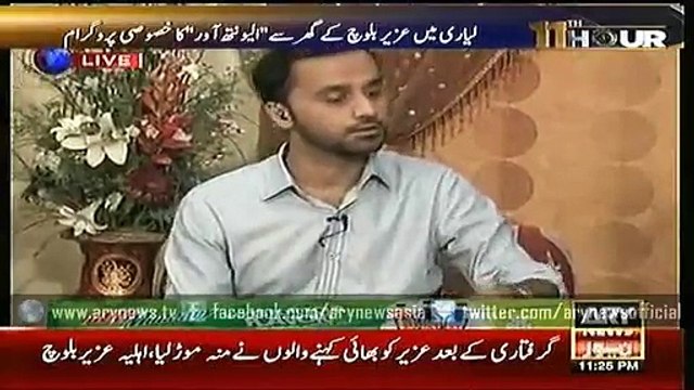 Waseem Badami seeing peace award of Uzair Baloch given by Sindh Govt.