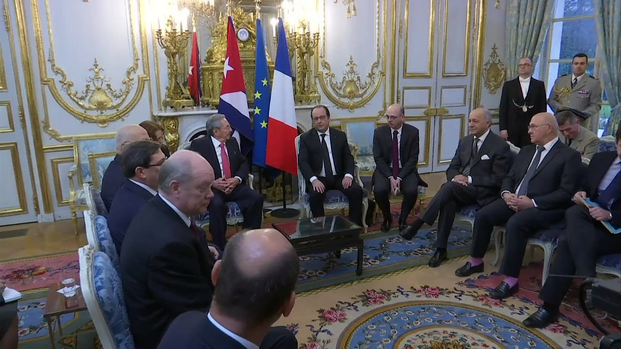 Hollande urges end of embargo against Cuba as Castro visits