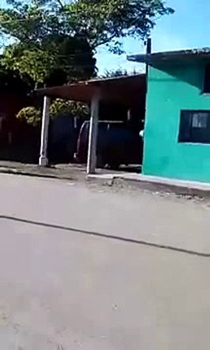 Sicarios asesinan a un hombre y policias huyen