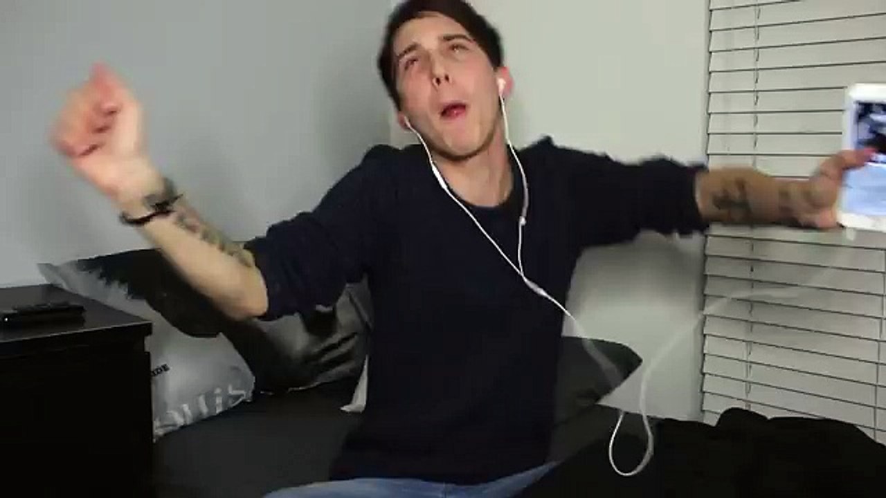 PILLOW TALK - ZAYN MALIK (REACTION) (World Music 720p)