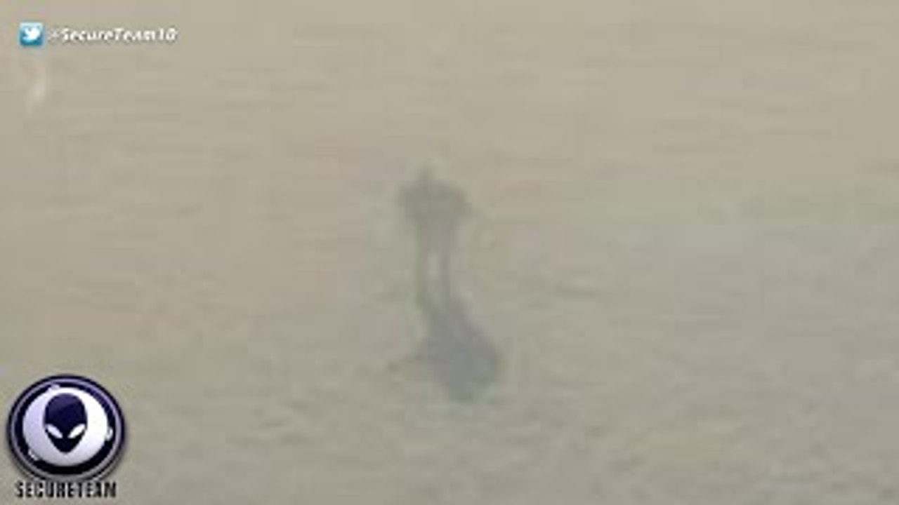 Passenger Snaps EERIE Pic Of Giant Robot Walking On Clouds Outside Plane 1/16/2016