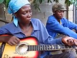 Chơi Guitar Độc Đáo Kiểu Châu Phi