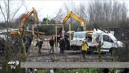 Calais: une "mosquée" et une "église" détruites dans la jungle