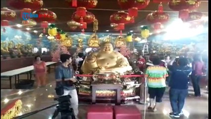 Jelang Imlek, Patung di Kelenteng Xian Ma Dibersihkan