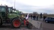 Arles : les agriculteurs bloquent le péage