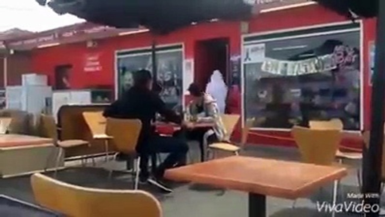 Yaar Is Arabic sheikh n Sab ko Dara kar Rakh dia--Some People Like Dash---hahahahahaha