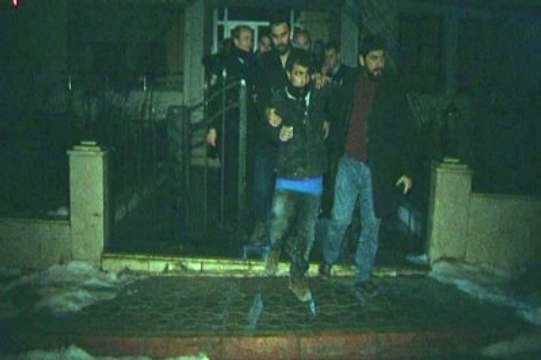 Hırsız Havalandırma Boşluğundan Girdi, Polis Gelince Çatıya Kaçıp Atlarım Dedi