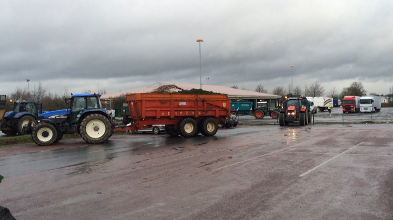 Arrivée des tracteurs aux Ronchettes
