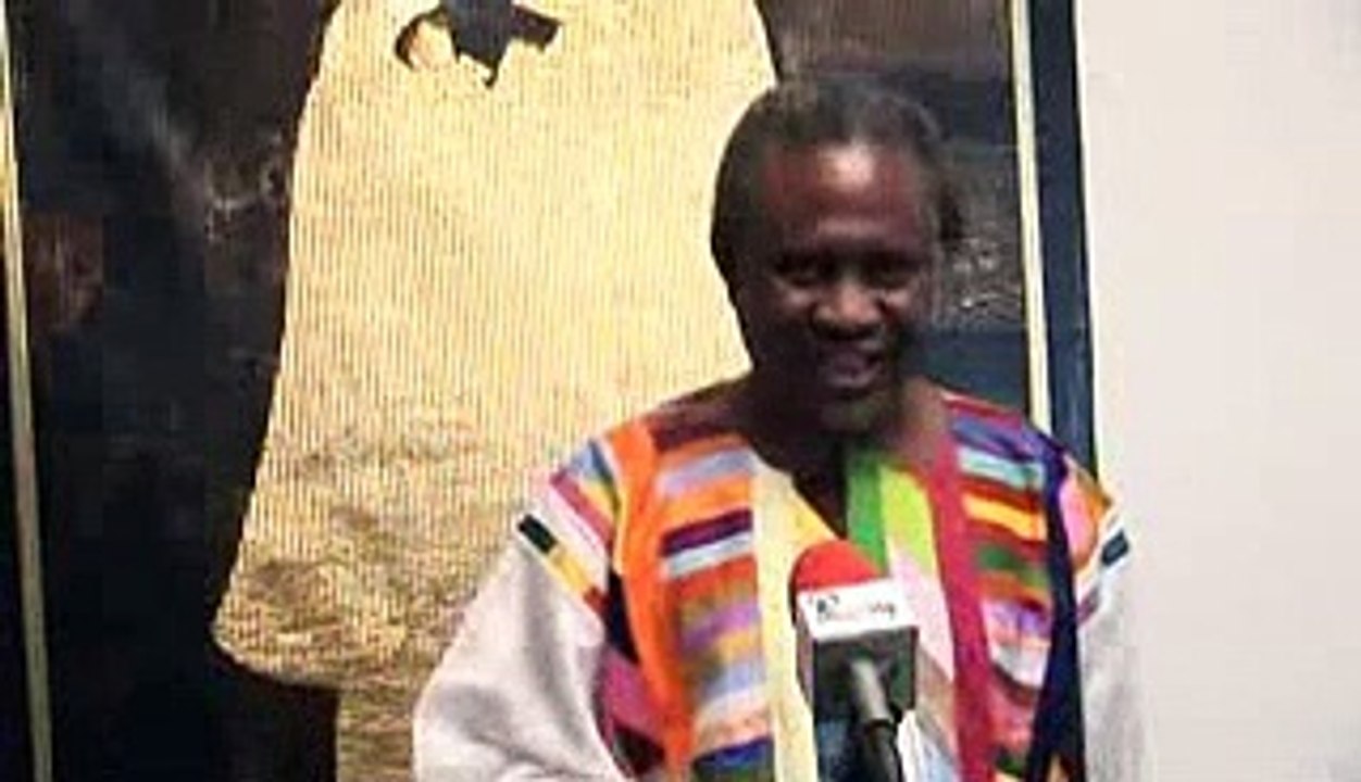 Kara-demande-a-Waly-Seck-de-faire-une-pause-musicale-parce-que