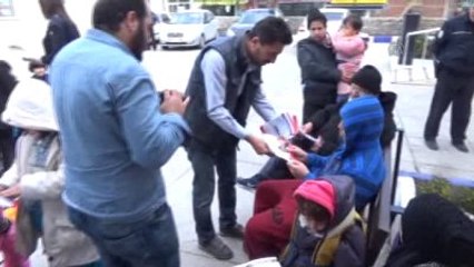 Polisten Sığınmacılara "Broşürlü" Uyarı