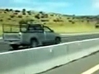 فقط في الجزائر - شاهد قمة الغباء على الطريق +1