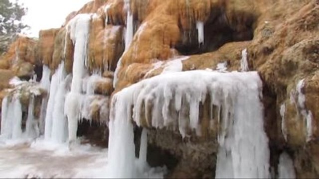 Şifa Şelalesi'nin Buzu Çözülmeye Başladı