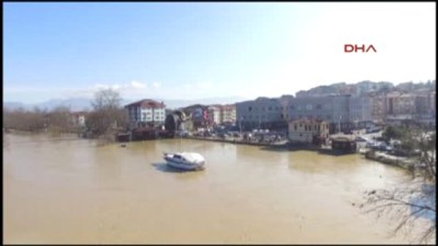 Bartın Irmağı Taştı, İşyerleri Su Altında Kaldı