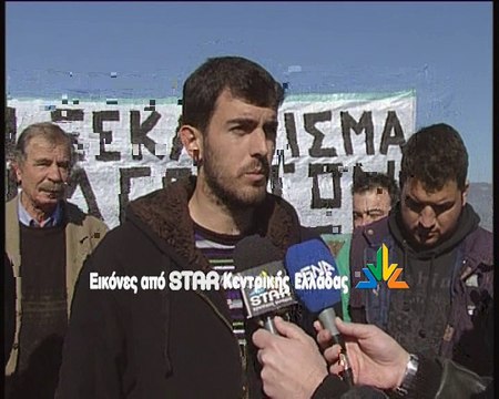 Έκλεισαν εθνική και παράδρομους οι αγρότες του μπλόκου της Ανθήλης.