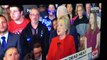 Un gamin avec des stickers sur les joues vole la vedette à Hilary Clinton dans l'Iowa