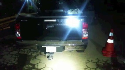 Polícia descobre arma e munição em caminhonete