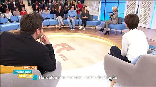 Enjoyphoenix se confie sur le harcèlement qu'elle a subi à l'école - Regardez sur wat.tv