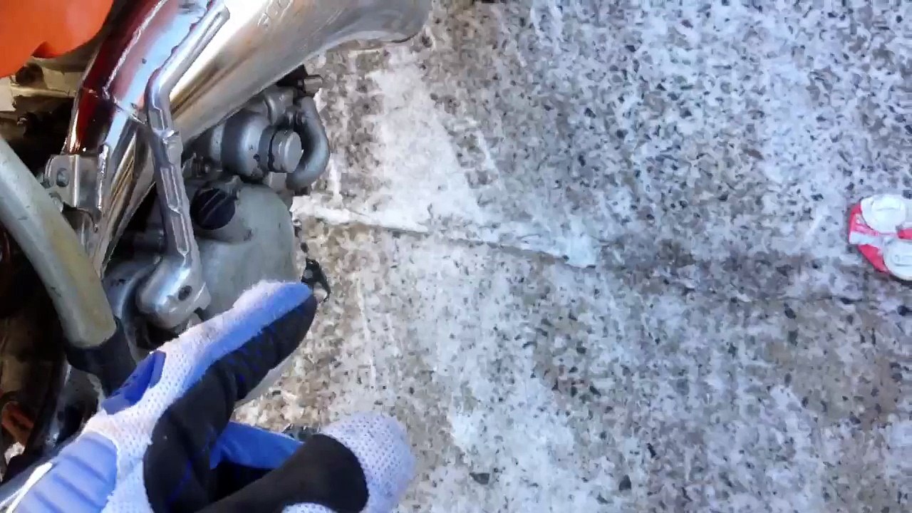 How to change oil on a KTM 125 Sx